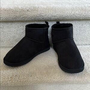 MIA Syndee Ankle Boots NWOT